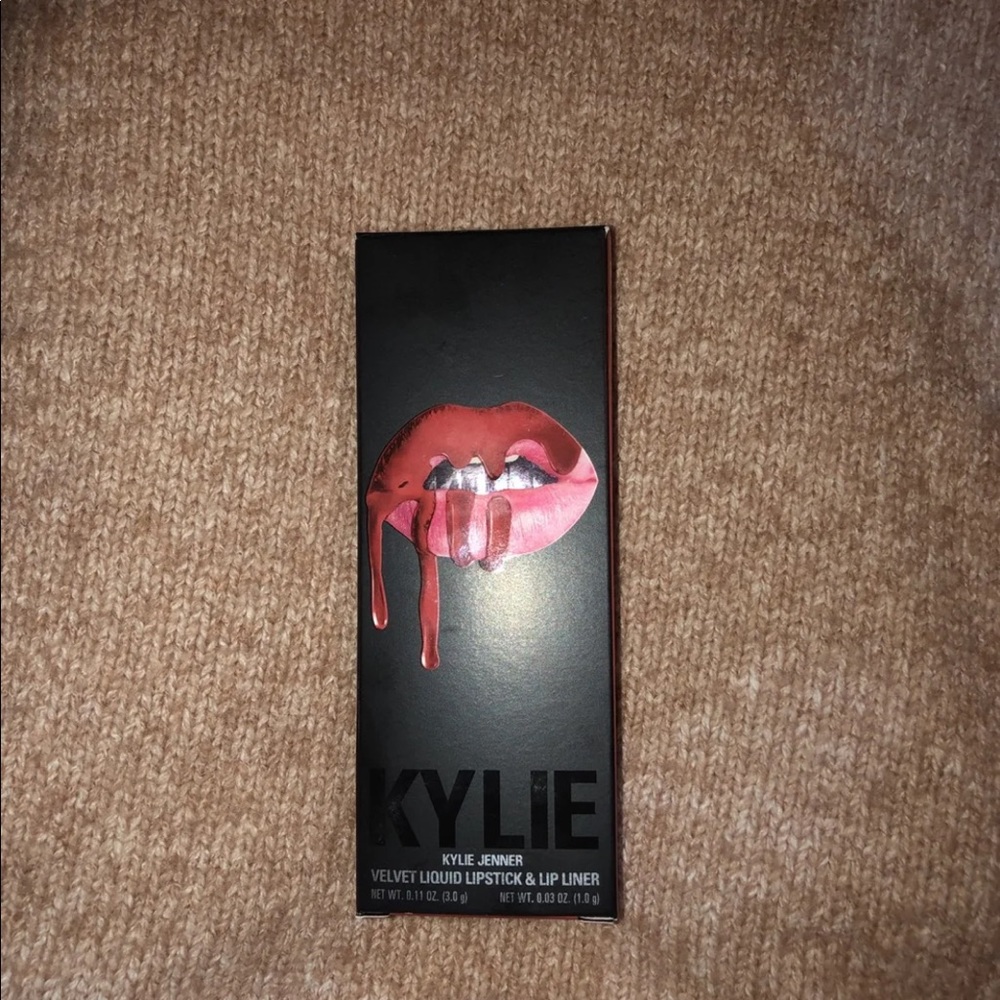 Kylie Jenner lip kit “dazzle”